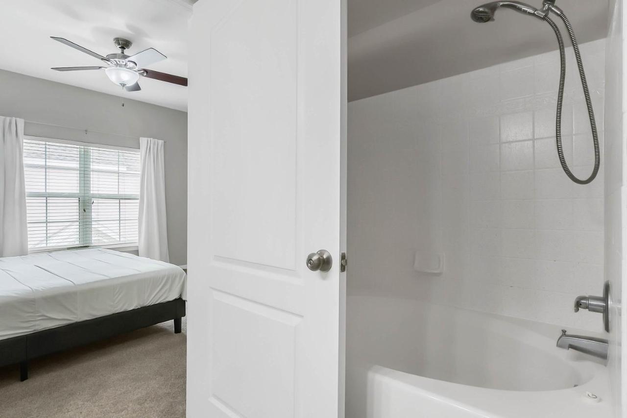 Cozy Only Miles From Community Pool And Jacuzzii *