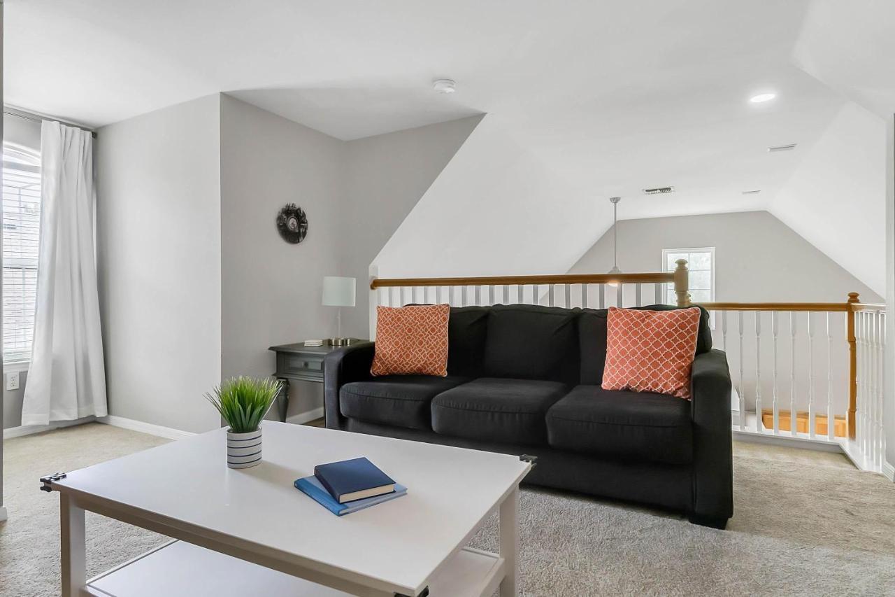 Cozy Only Miles From Community Pool And Jacuzzii Appartement