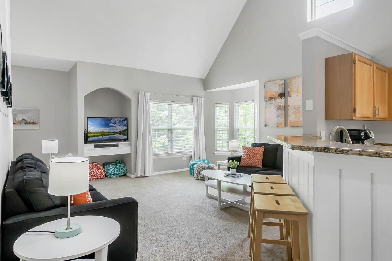 Cozy Only Miles From Community Pool And Jacuzzii Apartamento