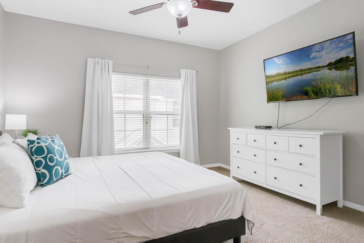 Cozy Only Miles From Community Pool And Jacuzzii Appartement